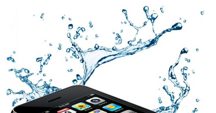 Что делать если телефон упал в воду - восстановление телефона после воды